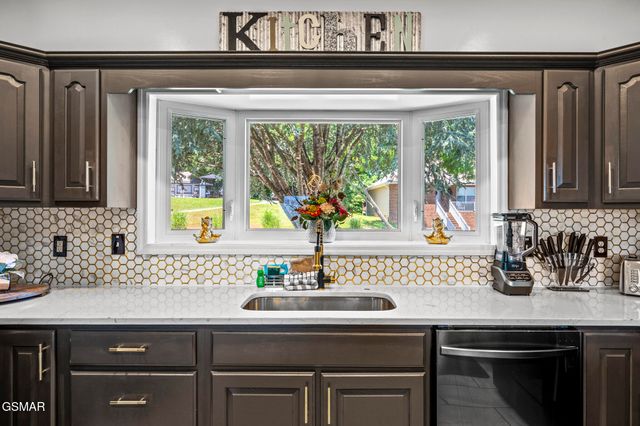 450 Maggie Mack Lane, Sevierville, TN 37862