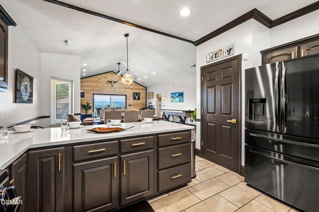 450 Maggie Mack Lane, Sevierville, TN 37862