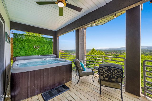 450 Maggie Mack Lane, Sevierville, TN 37862