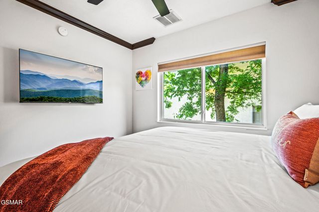 450 Maggie Mack Lane, Sevierville, TN 37862