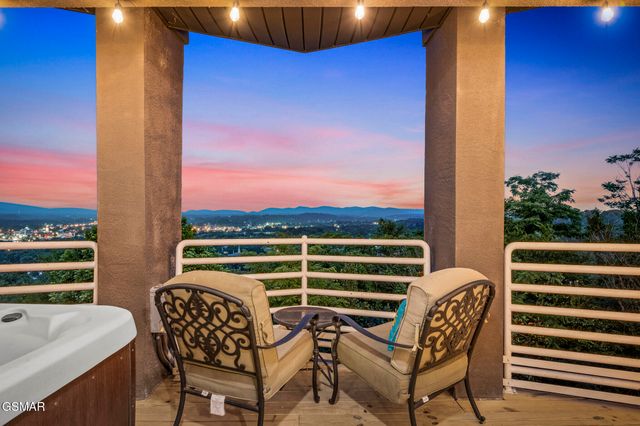 450 Maggie Mack Lane, Sevierville, TN 37862