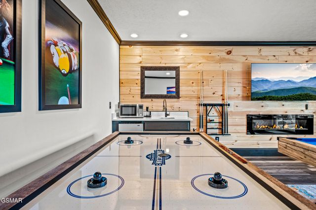 450 Maggie Mack Lane, Sevierville, TN 37862