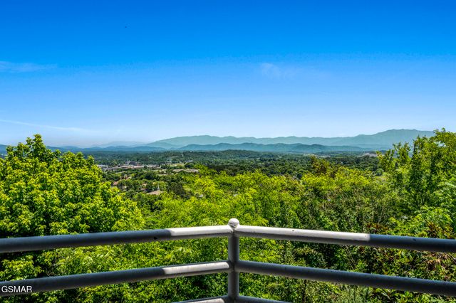 450 Maggie Mack Lane, Sevierville, TN 37862