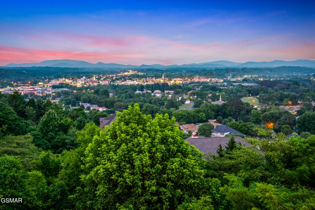 450 Maggie Mack Lane, Sevierville, TN 37862