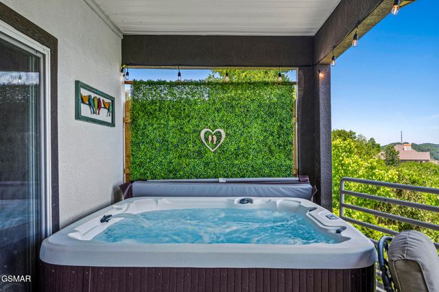 450 Maggie Mack Lane, Sevierville, TN 37862