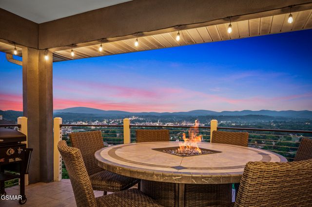 450 Maggie Mack Lane, Sevierville, TN 37862