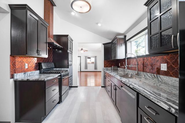 1645 E Idaho St, Palouse, WA 99161