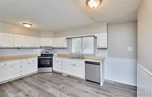 2551 Hedgerow Drive, Florissant, MO 63031