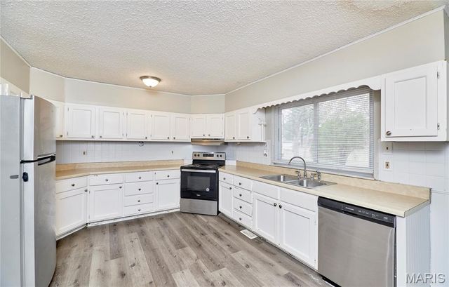 2551 Hedgerow Drive, Florissant, MO 63031