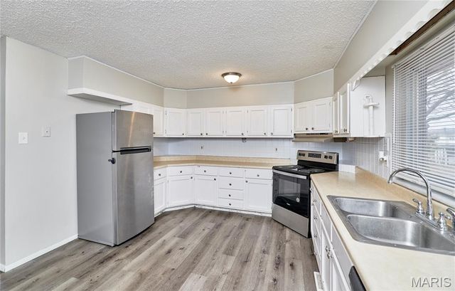 2551 Hedgerow Drive, Florissant, MO 63031