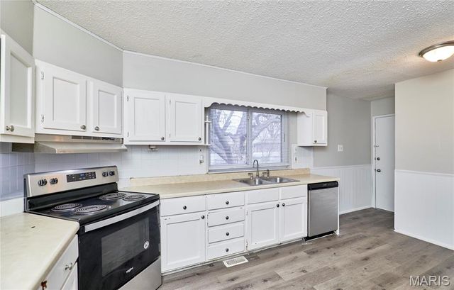 2551 Hedgerow Drive, Florissant, MO 63031