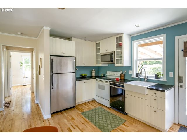 10625 Ne TILLAMOOK St, Portland, OR 97220