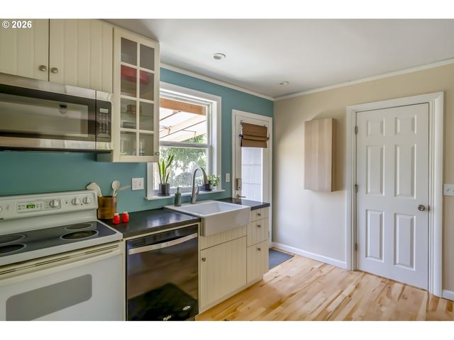10625 Ne TILLAMOOK St, Portland, OR 97220
