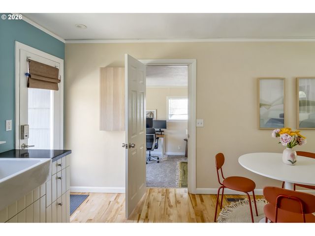 10625 Ne TILLAMOOK St, Portland, OR 97220