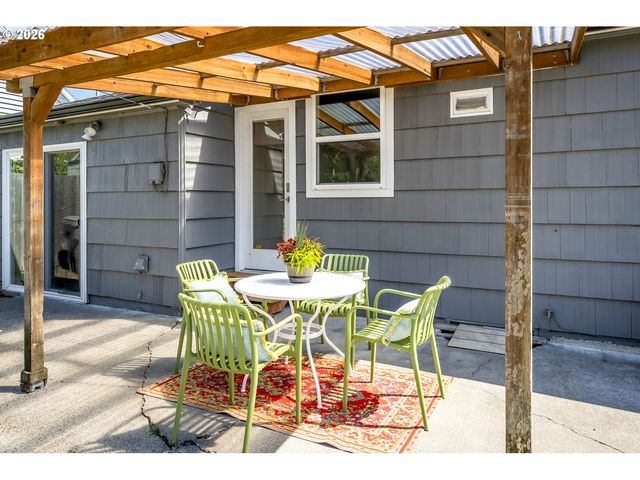 10625 Ne TILLAMOOK St, Portland, OR 97220