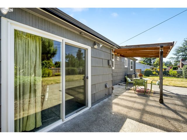 10625 Ne TILLAMOOK St, Portland, OR 97220