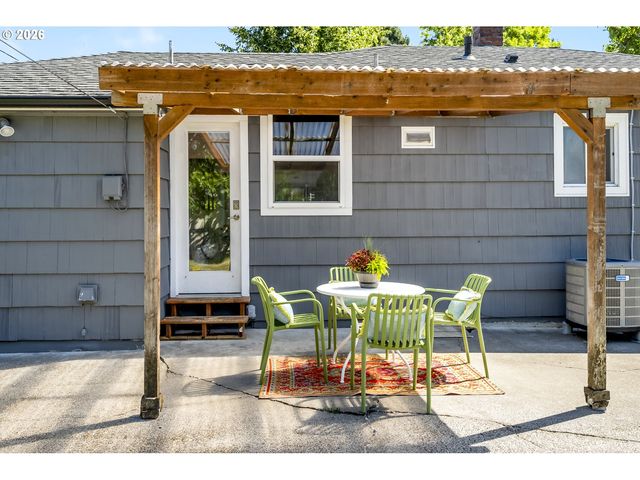 10625 Ne TILLAMOOK St, Portland, OR 97220