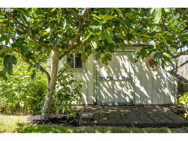 10625 Ne TILLAMOOK St, Portland, OR 97220