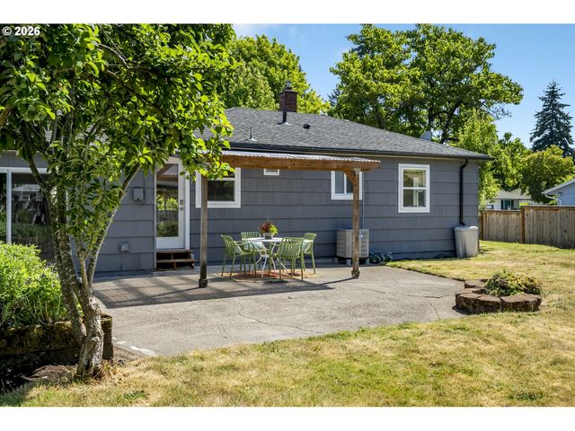 10625 Ne TILLAMOOK St, Portland, OR 97220