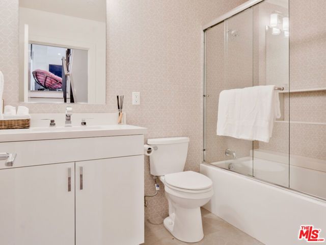 3861 W Point Drive, Los Angeles, CA 90065