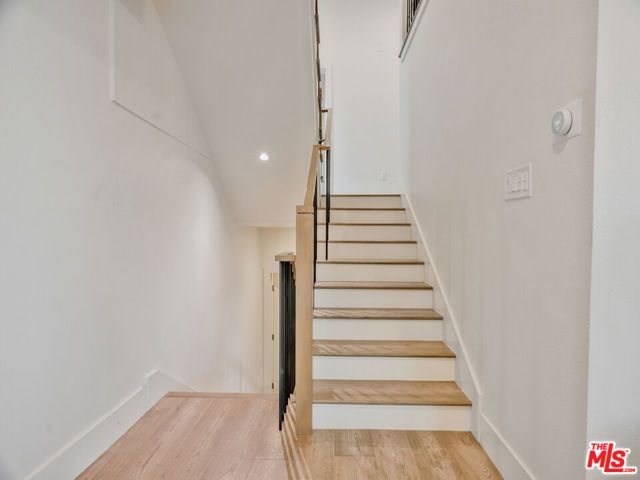 3861 W Point Drive, Los Angeles, CA 90065