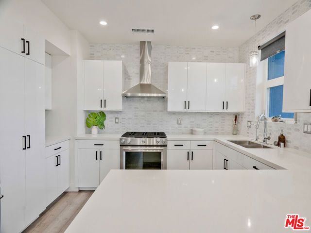 3861 W Point Drive, Los Angeles, CA 90065