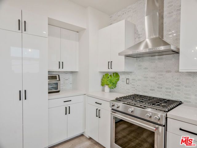 3861 W Point Drive, Los Angeles, CA 90065