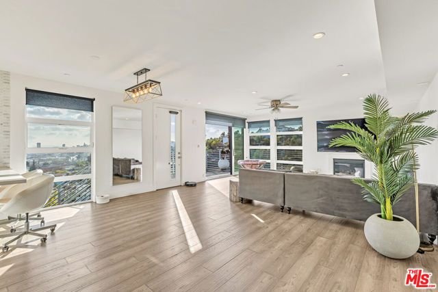 3861 W Point Drive, Los Angeles, CA 90065