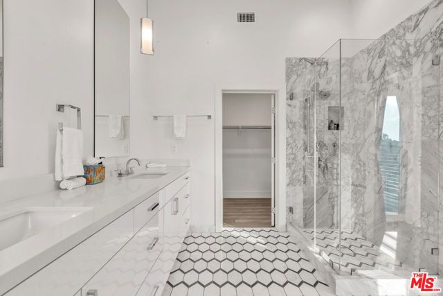 3861 W Point Drive, Los Angeles, CA 90065