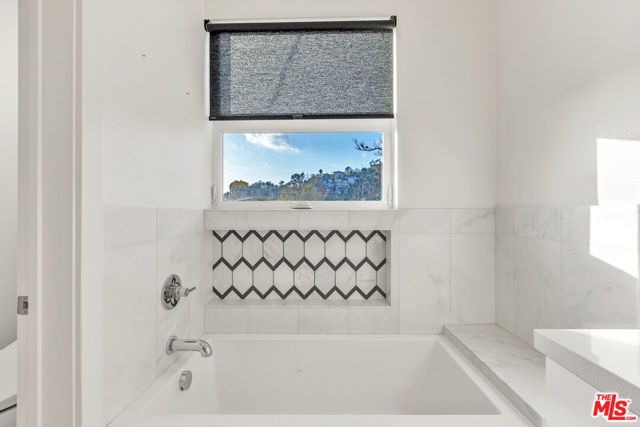 3861 W Point Drive, Los Angeles, CA 90065