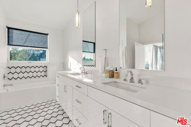 3861 W Point Drive, Los Angeles, CA 90065