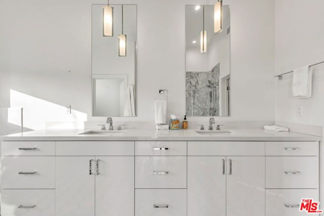 3861 W Point Drive, Los Angeles, CA 90065