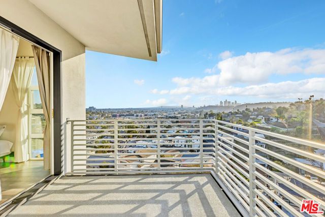 3861 W Point Drive, Los Angeles, CA 90065