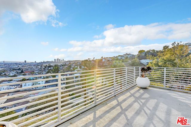 3861 W Point Drive, Los Angeles, CA 90065