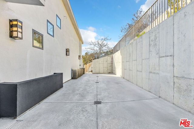 3861 W Point Drive, Los Angeles, CA 90065