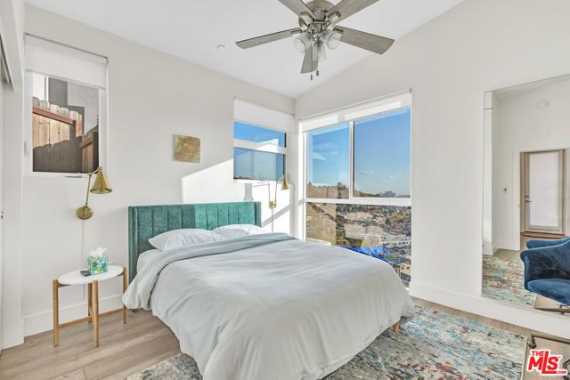 3861 W Point Drive, Los Angeles, CA 90065