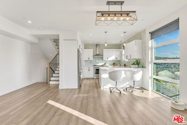 3861 W Point Drive, Los Angeles, CA 90065