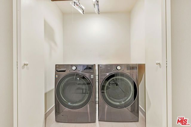 3861 W Point Drive, Los Angeles, CA 90065