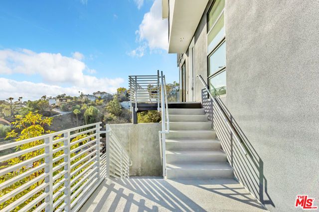 3861 W Point Drive, Los Angeles, CA 90065
