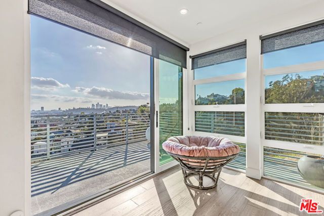 3861 W Point Drive, Los Angeles, CA 90065