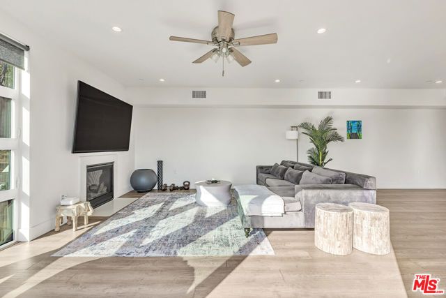 3861 W Point Drive, Los Angeles, CA 90065