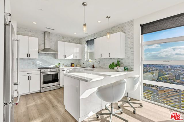 3861 W Point Drive, Los Angeles, CA 90065