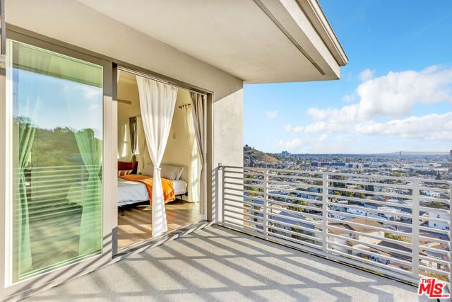 3861 W Point Drive, Los Angeles, CA 90065