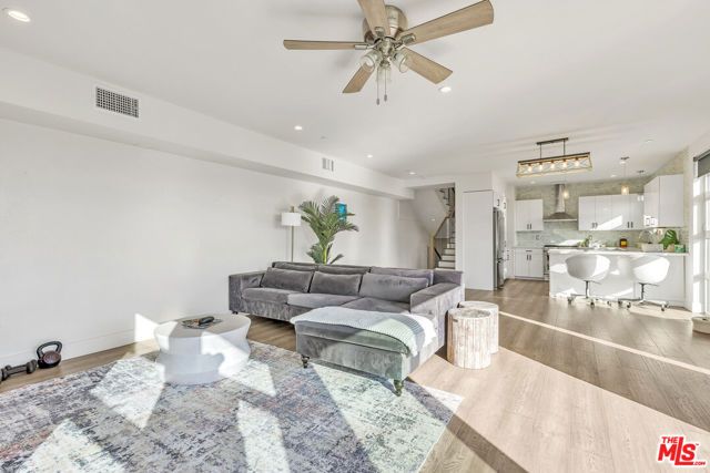 3861 W Point Drive, Los Angeles, CA 90065