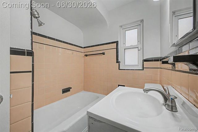 10883 Balfour Road, Detroit, MI 48224