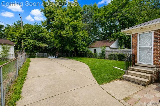 10883 Balfour Road, Detroit, MI 48224