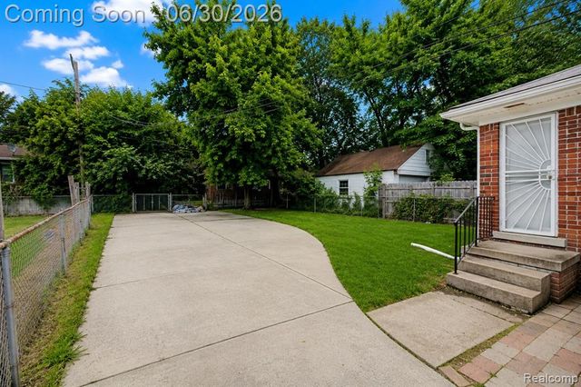 10883 Balfour Road, Detroit, MI 48224