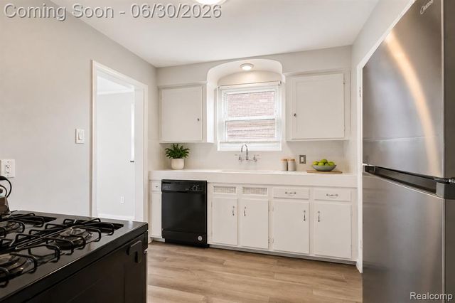 10883 Balfour Road, Detroit, MI 48224