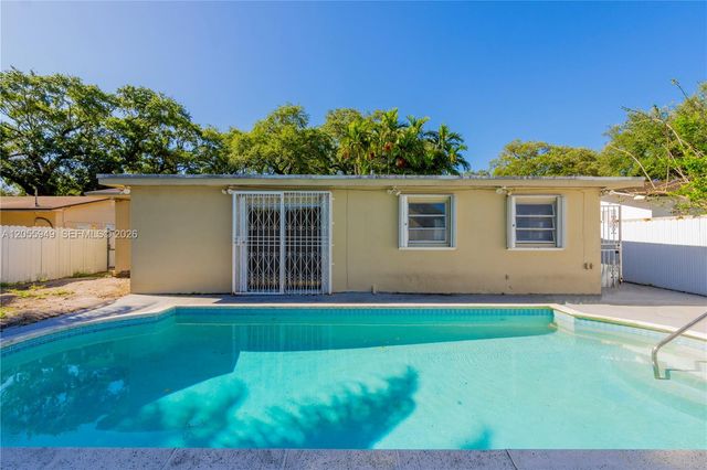 565 NE 160th Terrace, Miami, FL 33162