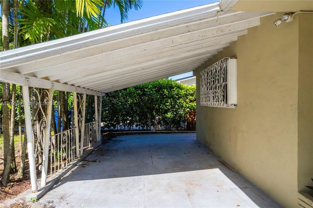 565 NE 160th Terrace, Miami, FL 33162